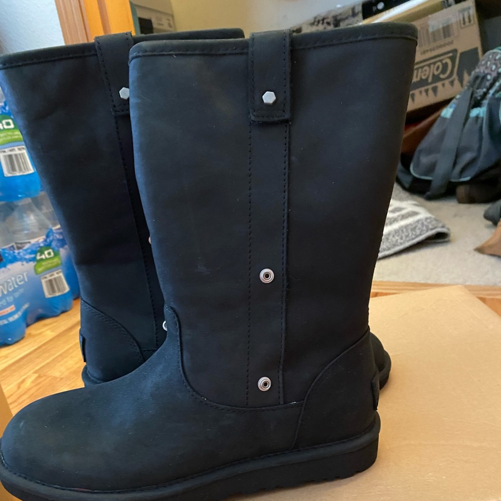 NIB UGG black boot
